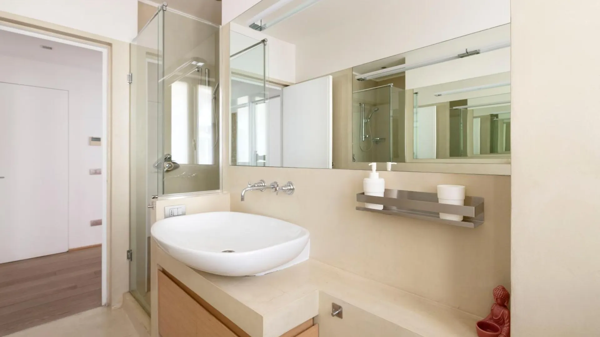 Milano City Design Apartment, Modern And Stylish